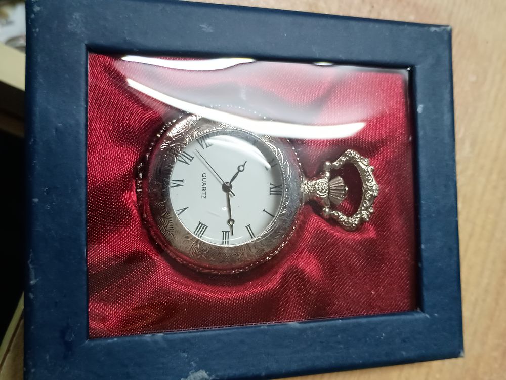 Lot 193: Boxed pocket watch