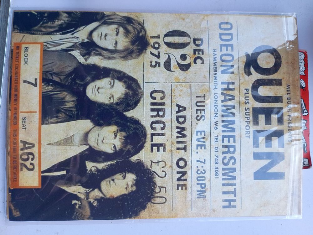 Lot 227: Queen in high gloss cardboard sleeve