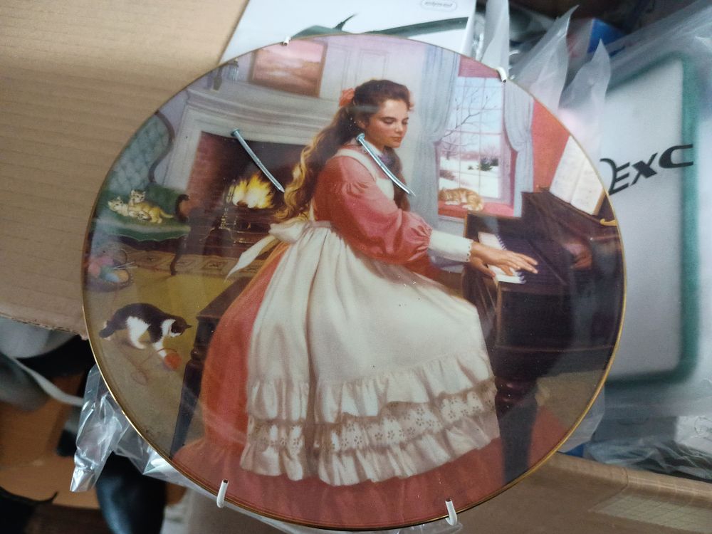 Lot 277: Little women