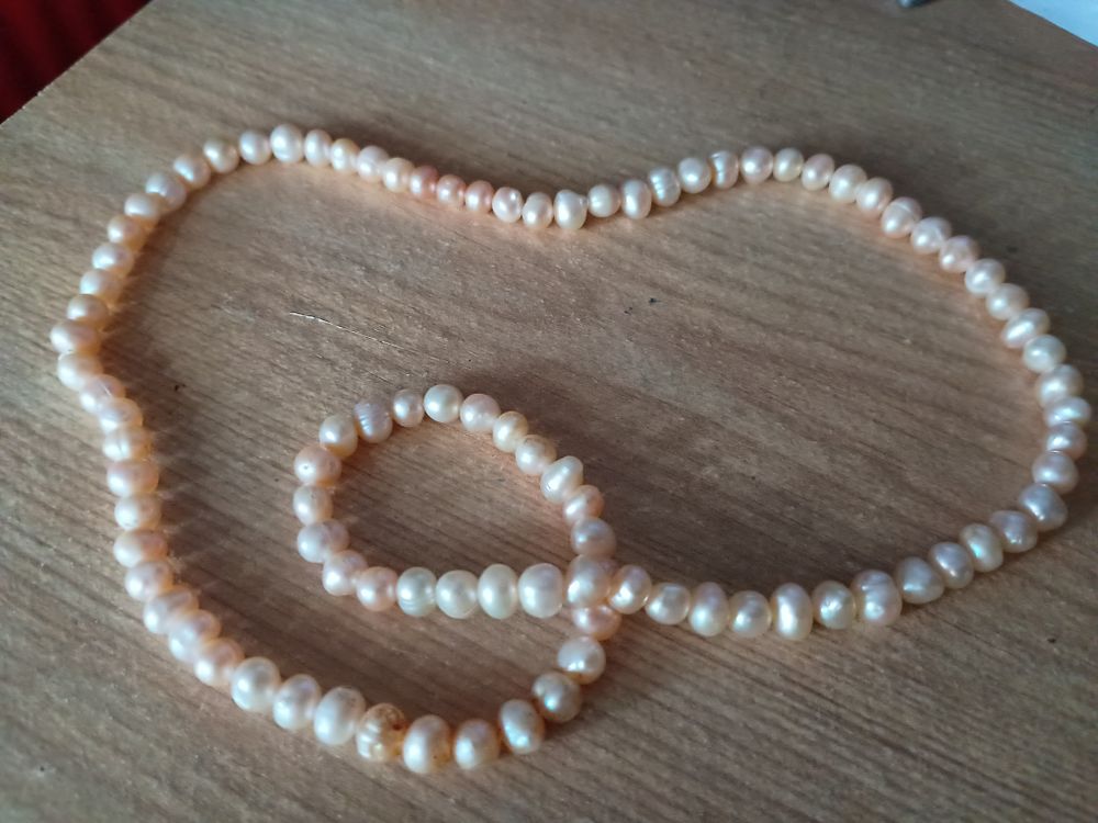 Lot 131: Vintage beaded chain