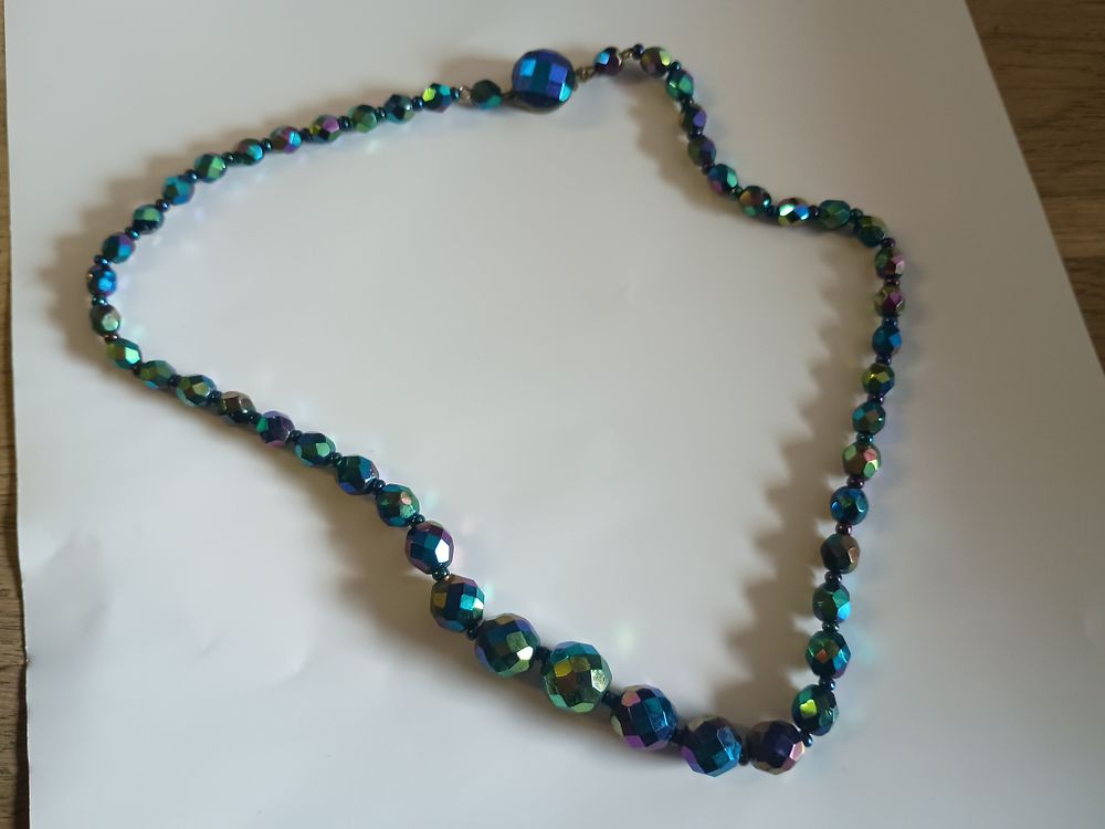 Lot 192: Vintage coloured chain