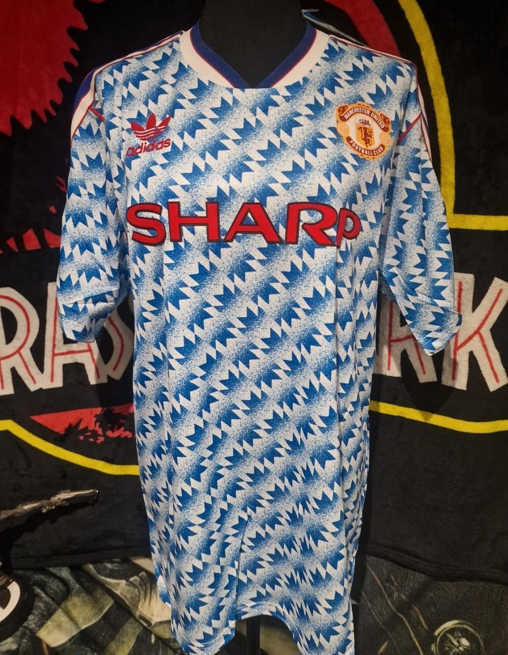 Lot 232: Retro man utd jersey