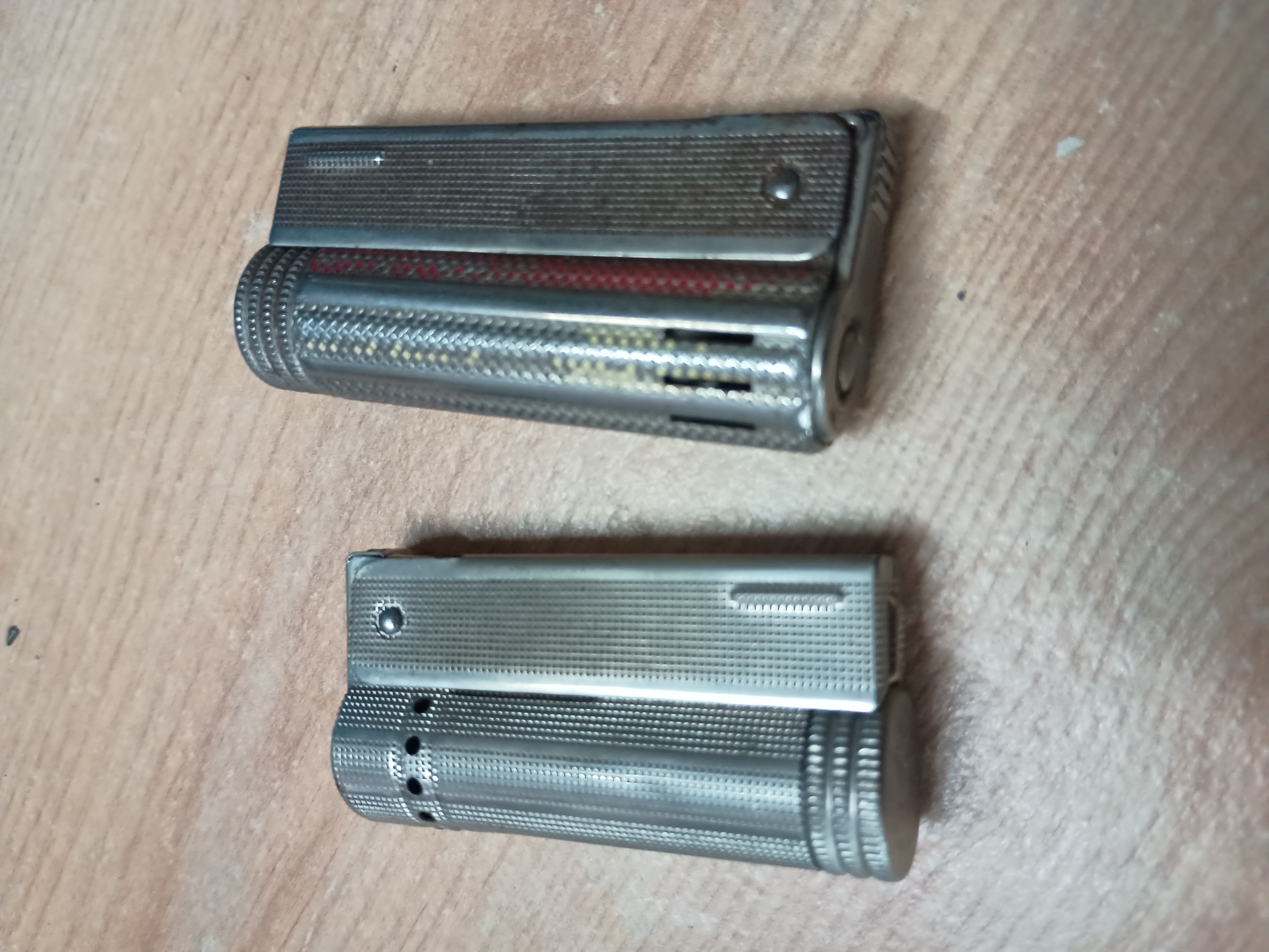 2 vintage lighters