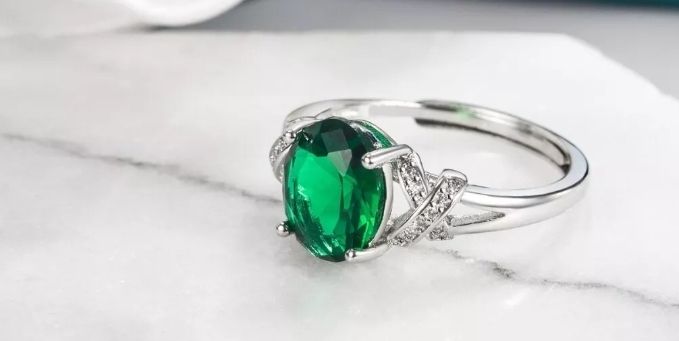 Lot 72: S925 ring