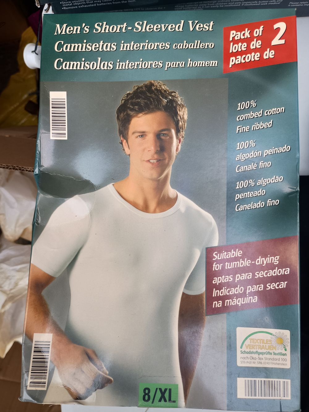 Lot 92: New mens boxed vest 8xl