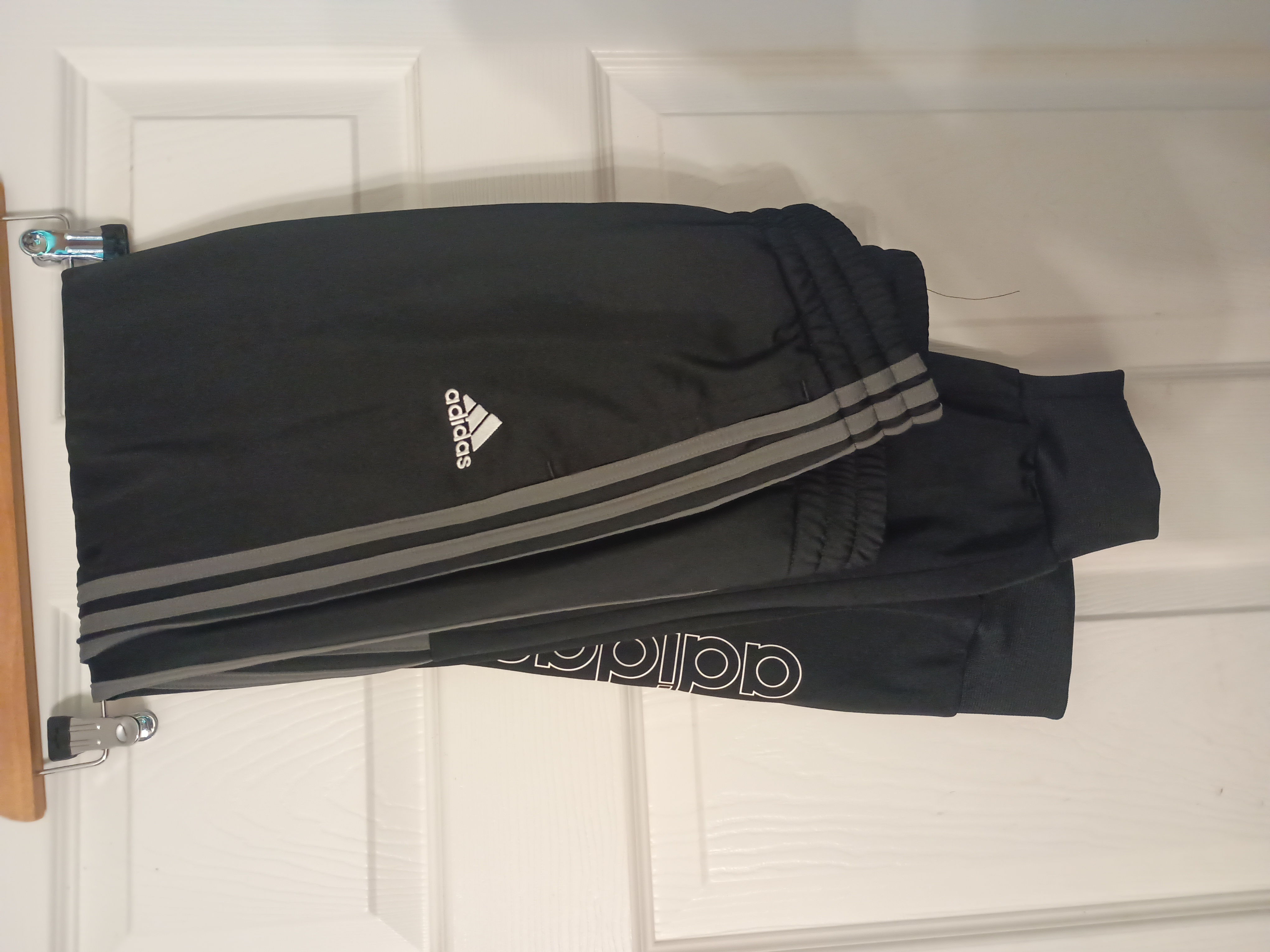 Boys Adidas Tracksuit bottoms 15-16yrs