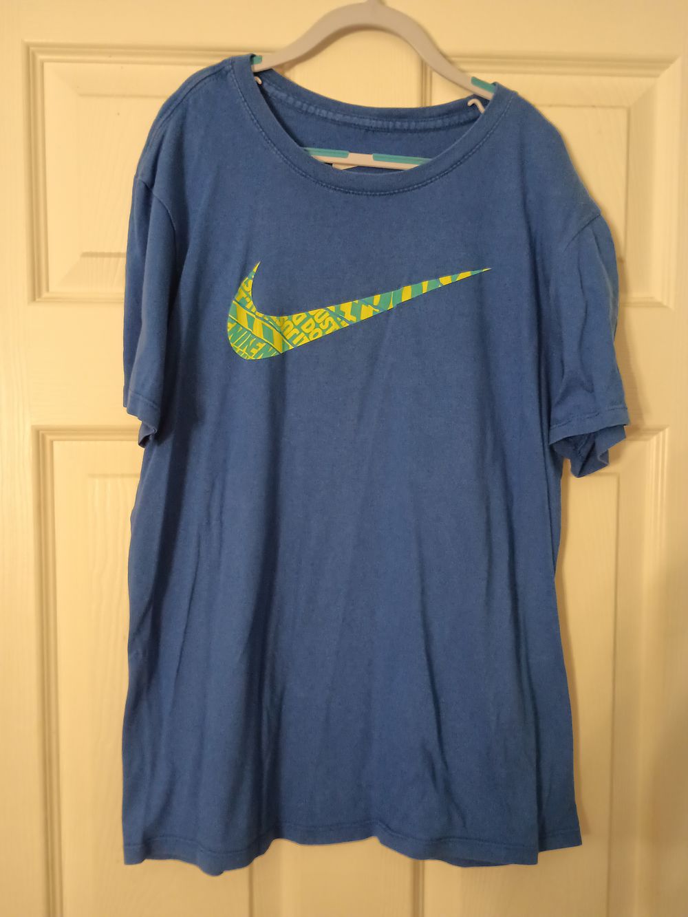 Lot 82c: Nike Graphic T-shirt Small