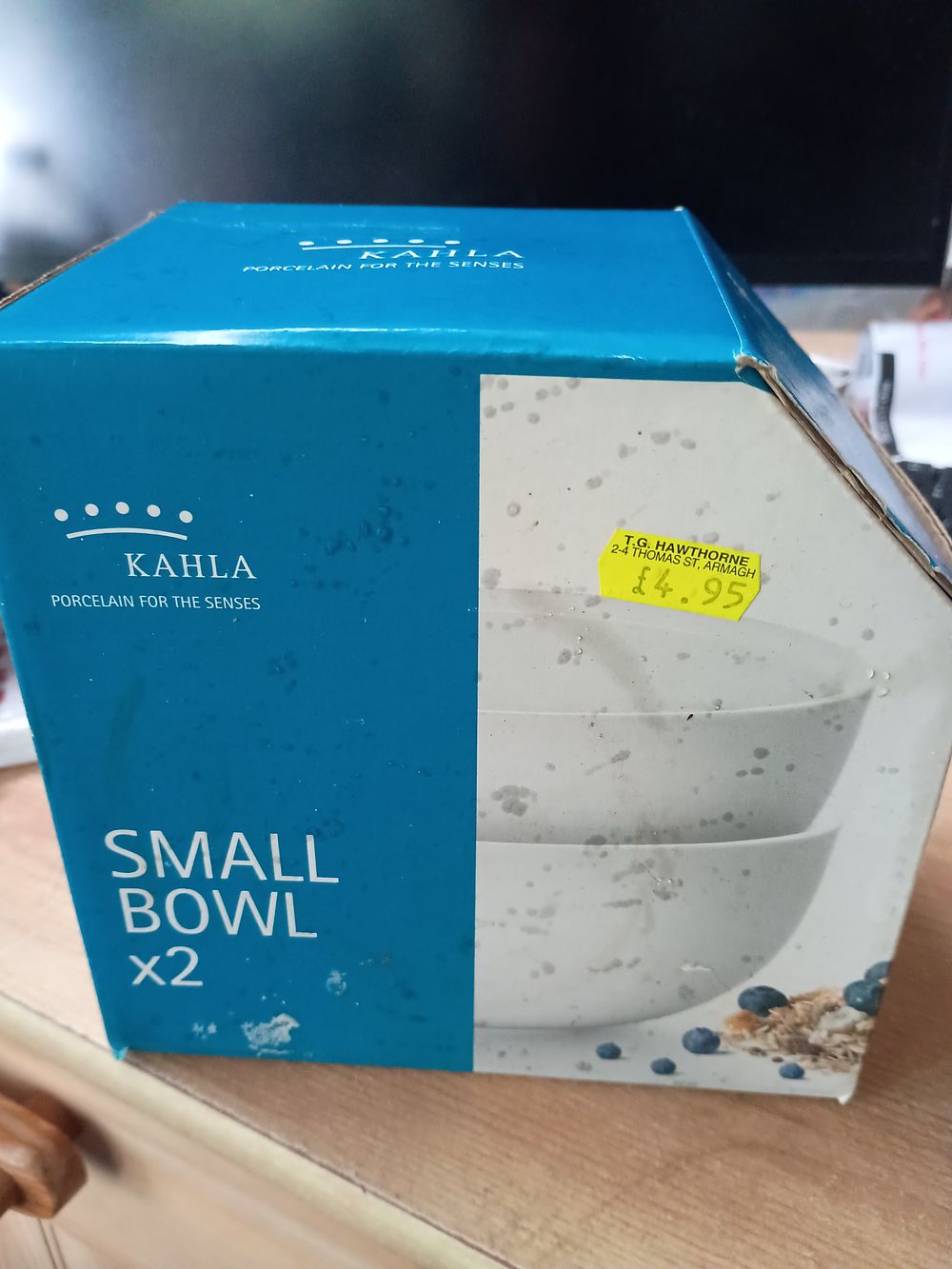 Lot 113: 2 new small bowls