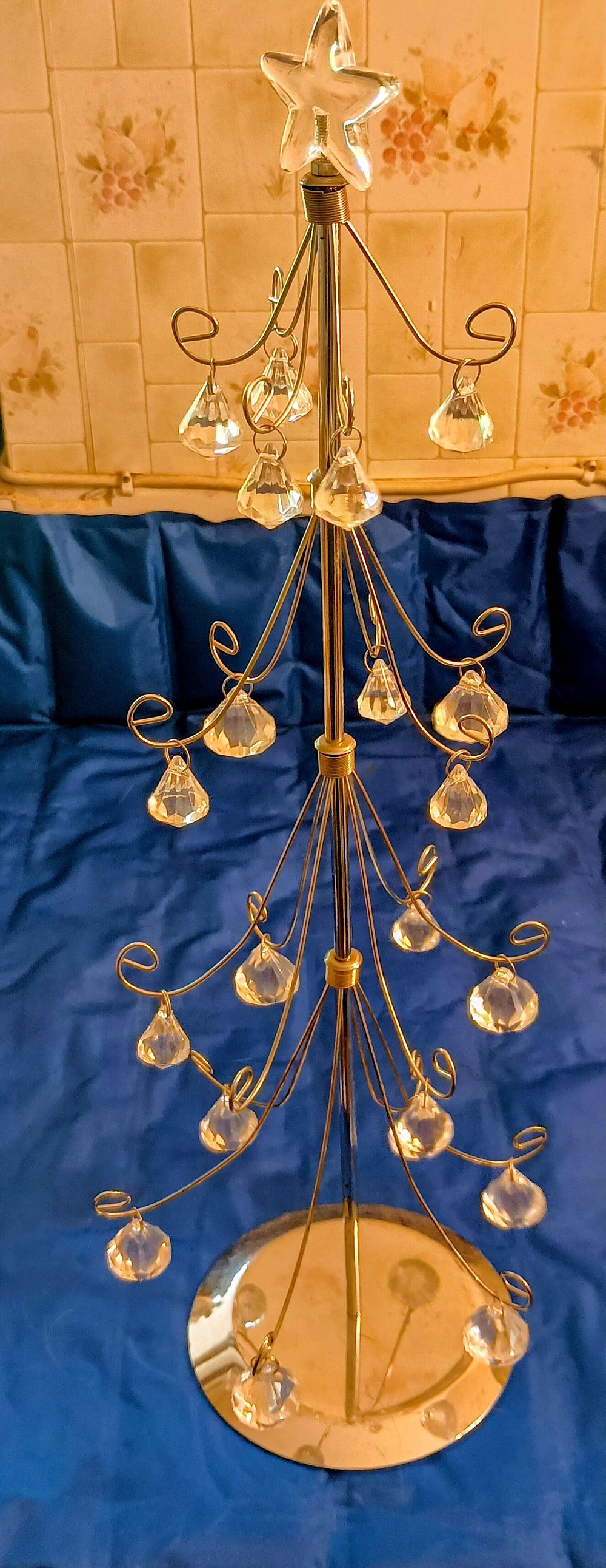 Lot 77s: Beautiful Large decorative Christmas Piece