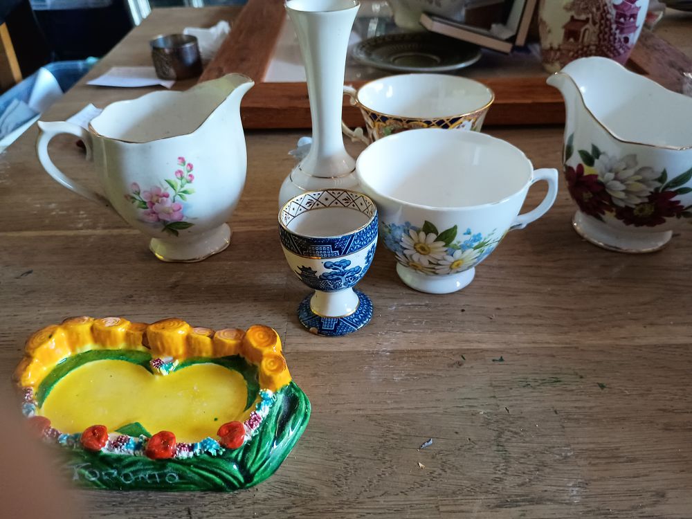 Lot 252: Mix ceramic lot