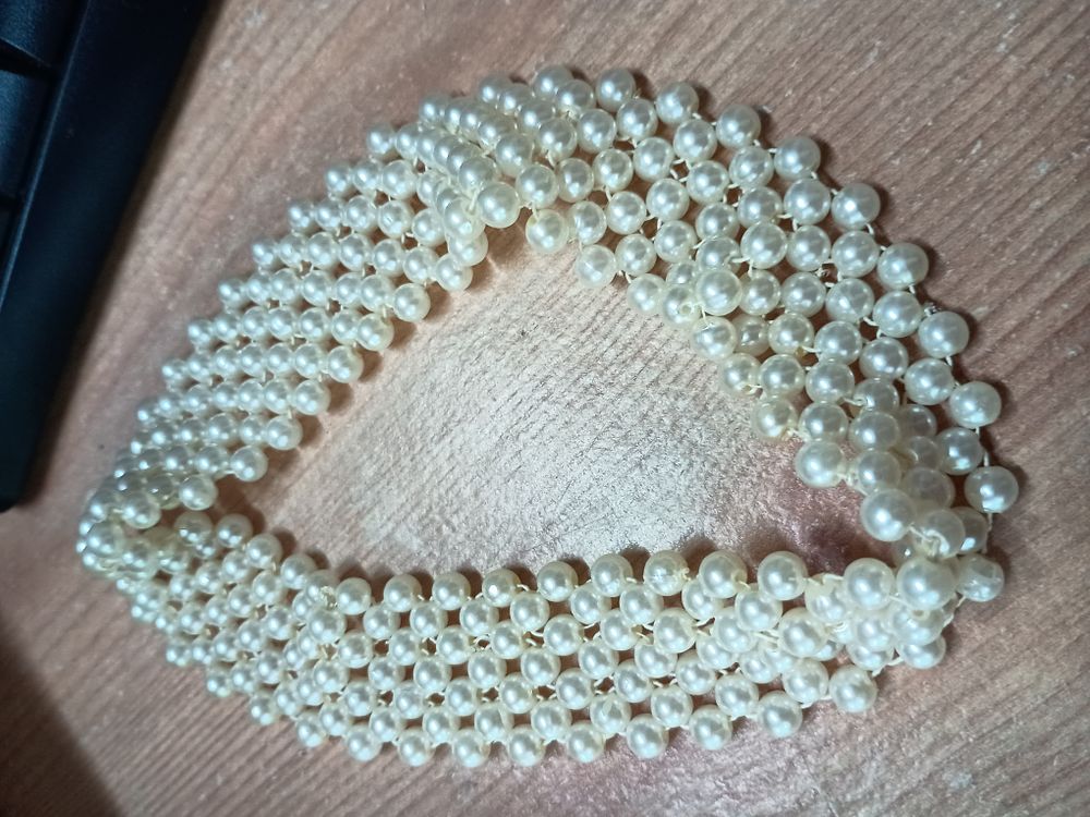 Lot 121: Large beaded chain