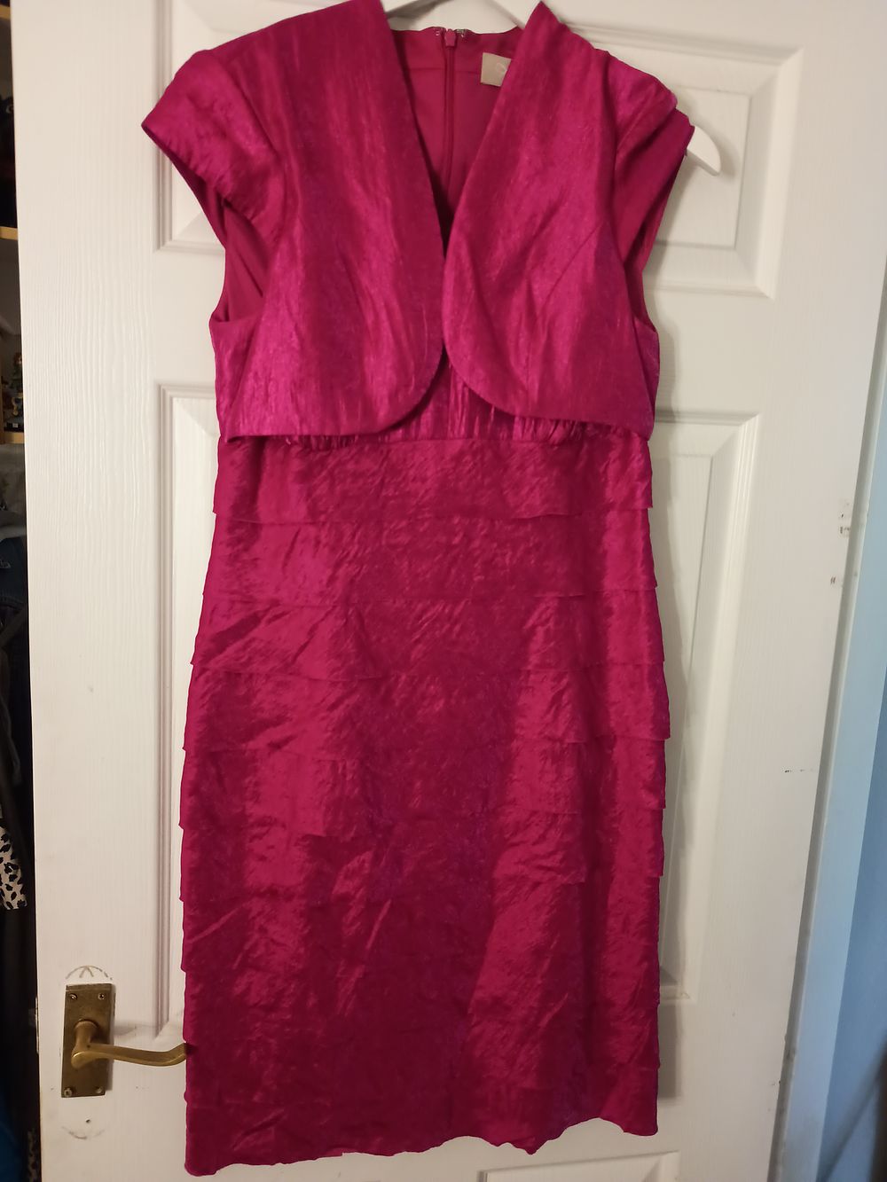 Lot 182: Ladies Occasion Wear Dress Size 14