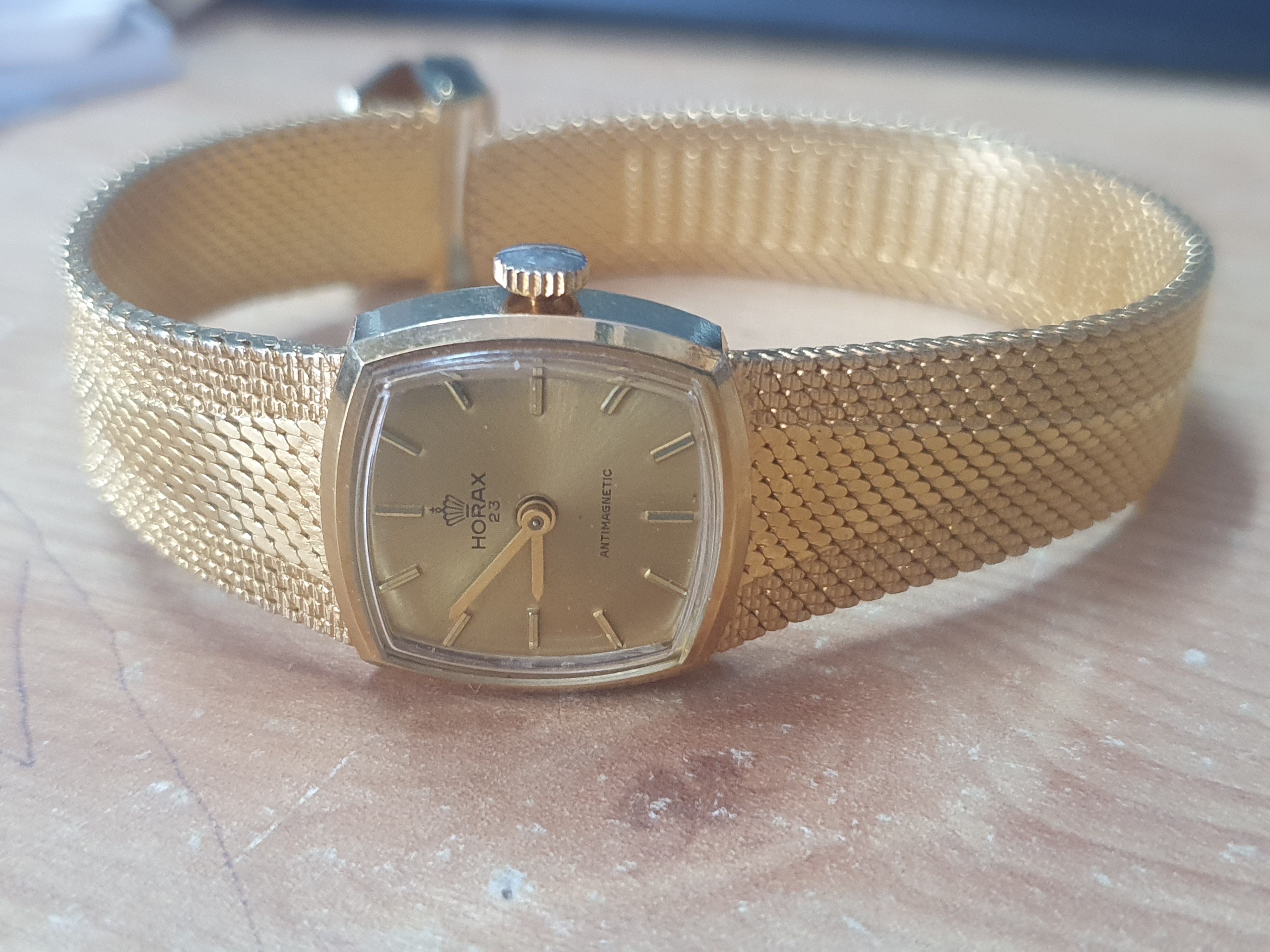 Vintage antimagentic horas watch