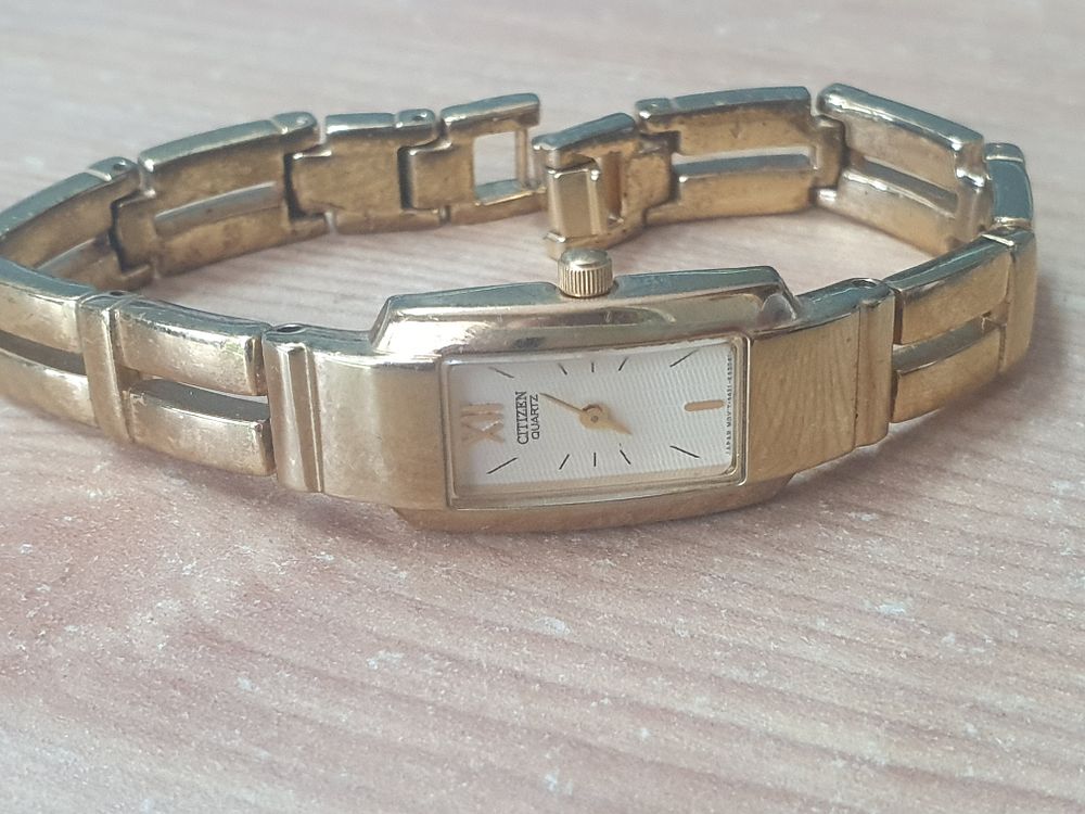 Lot 117: Citizen watch