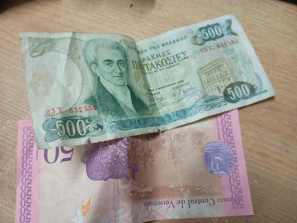 Lot 173: Vintage Banknotes