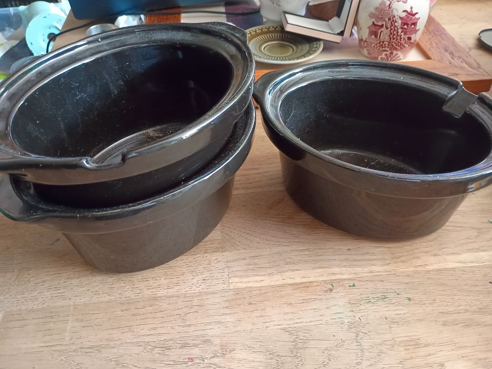 Lot 260: 3 casserole dishes