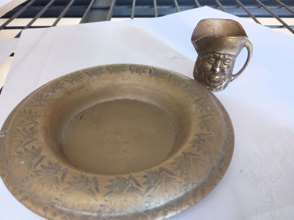 Lot 100: 2 brass prices