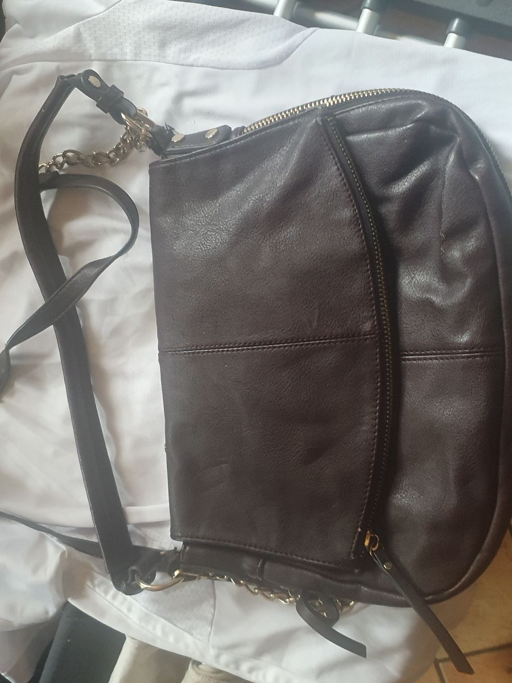 Lot 125: Ladies oasis handbag