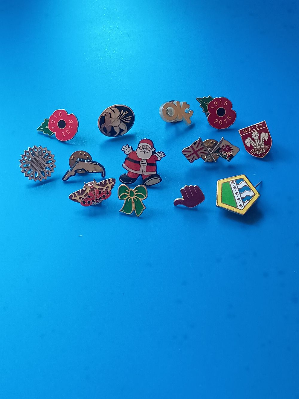 Lot 176: Collection of pin badges