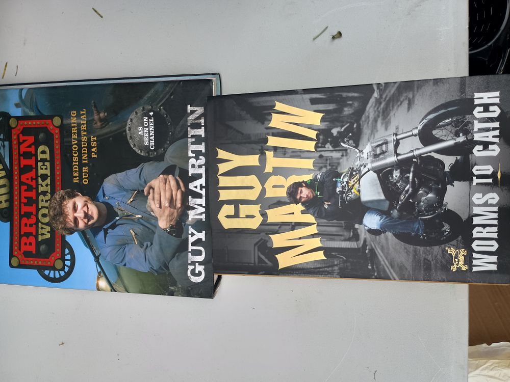 Lot 239: Guy matin set