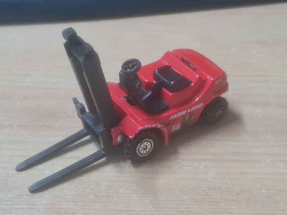 Lot 252: Forklift model