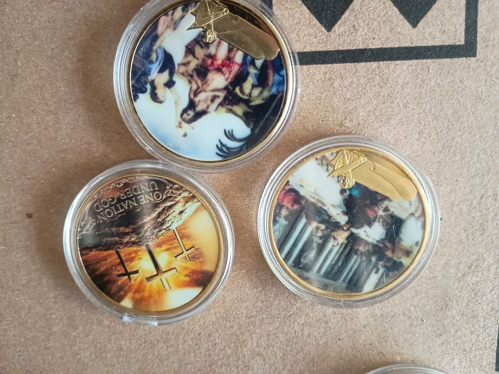 Lot 194: Religious coin lot
