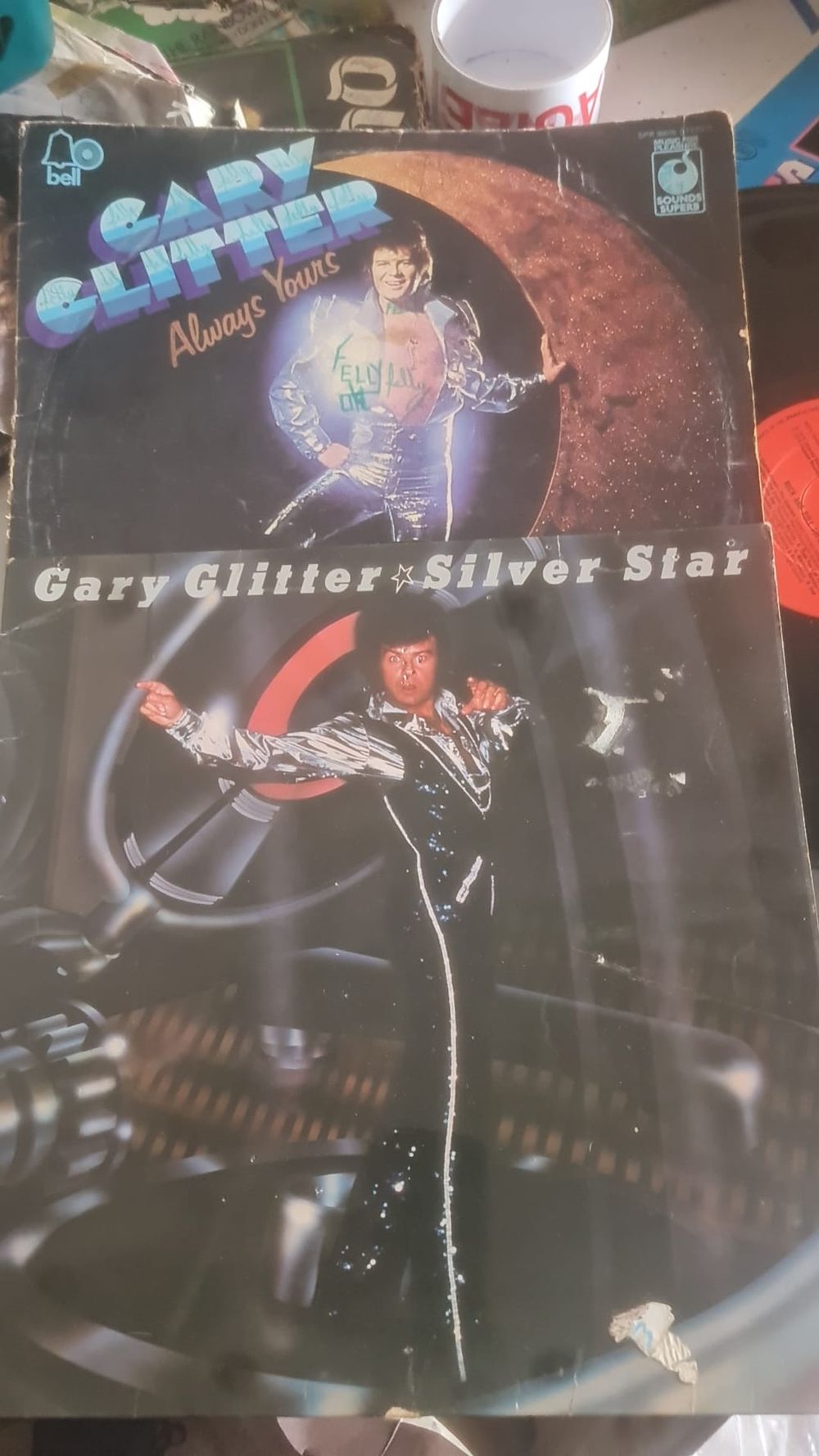 Lot 220: 2 Vinyls