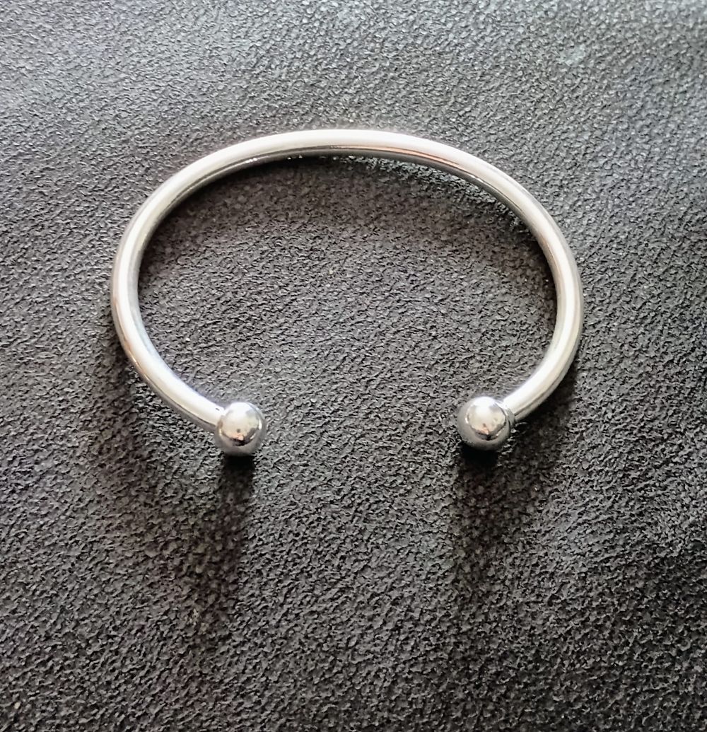 Lot 222: S925 bangle
