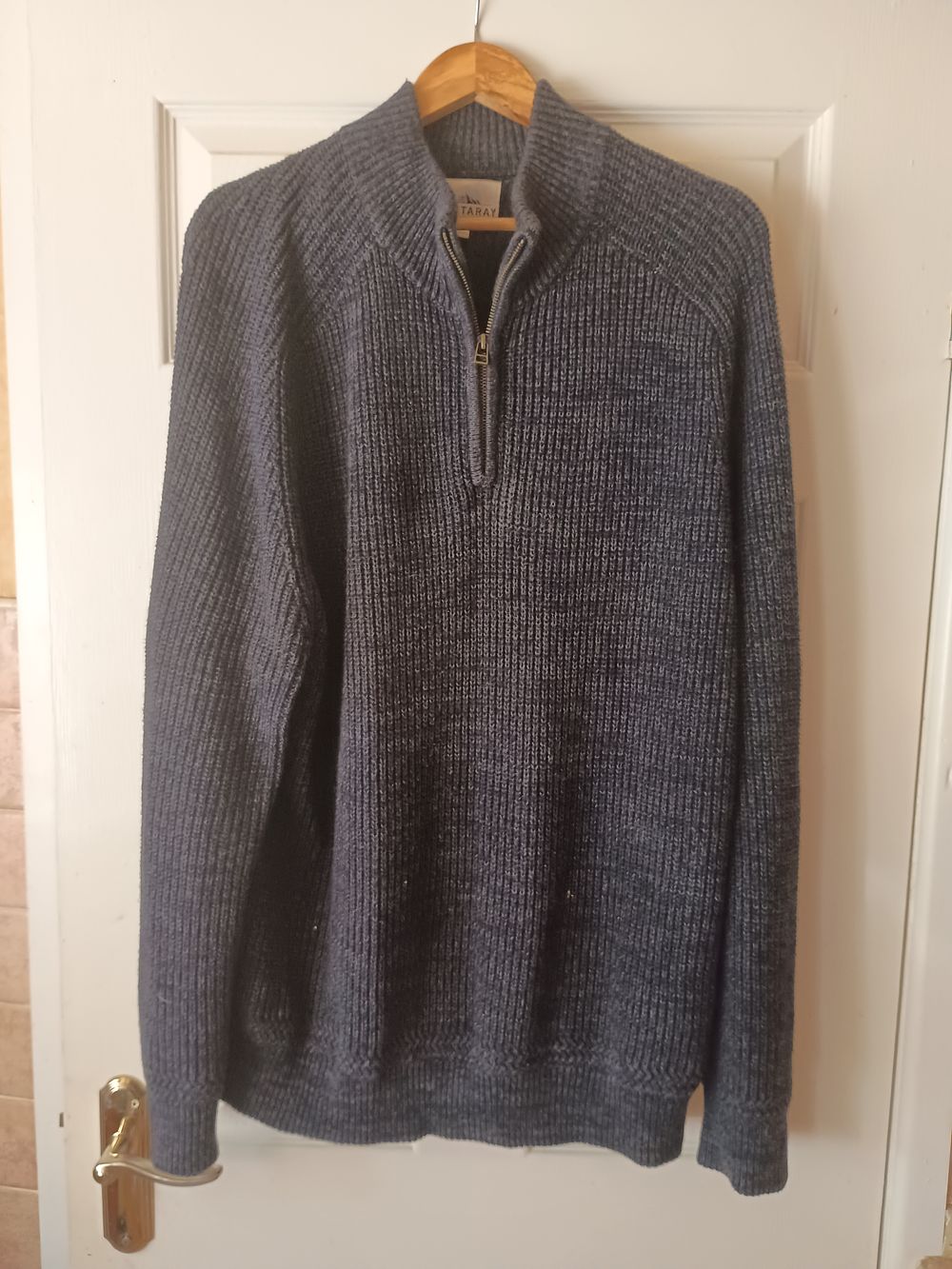 Lot 264: Mens 2XL Mantaray Quarter Zip