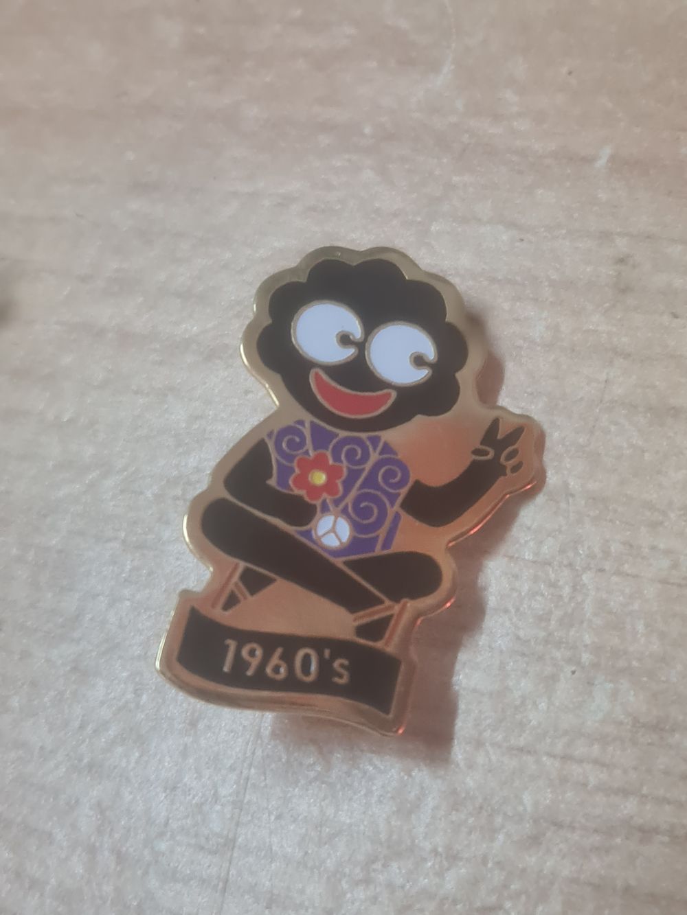 Lot 124: Vintage collecters badge