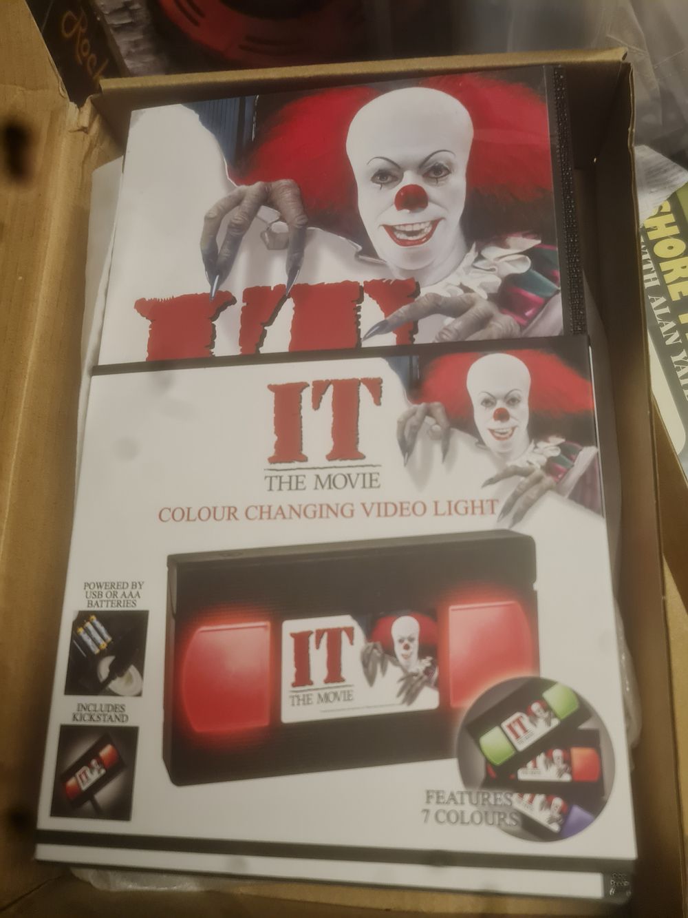 Lot 156: New it coluur changing light