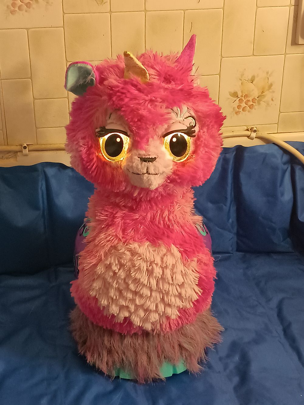 Lot 122: Large Hatchimal Toy
