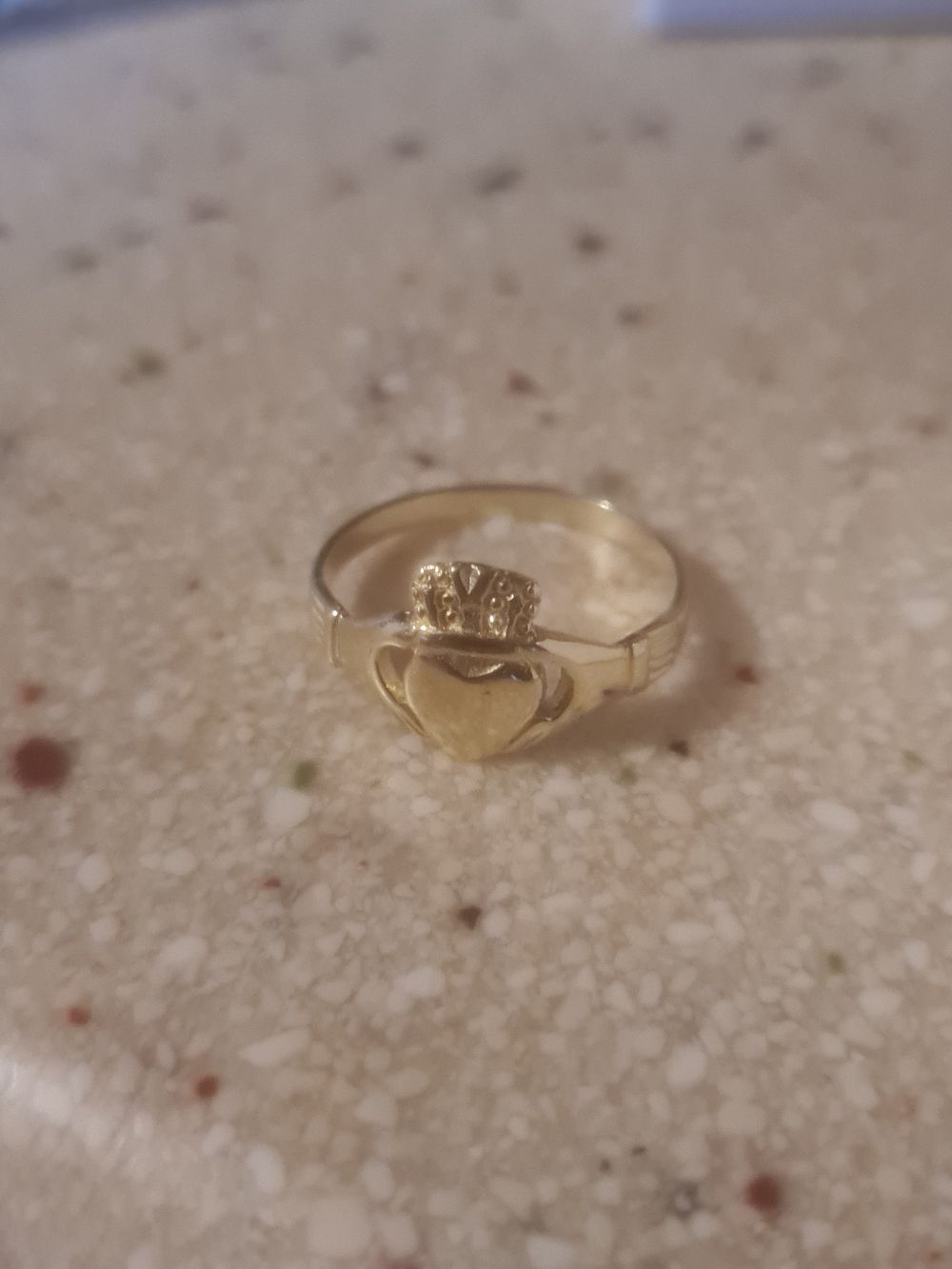Lot 174: Claddagh ring