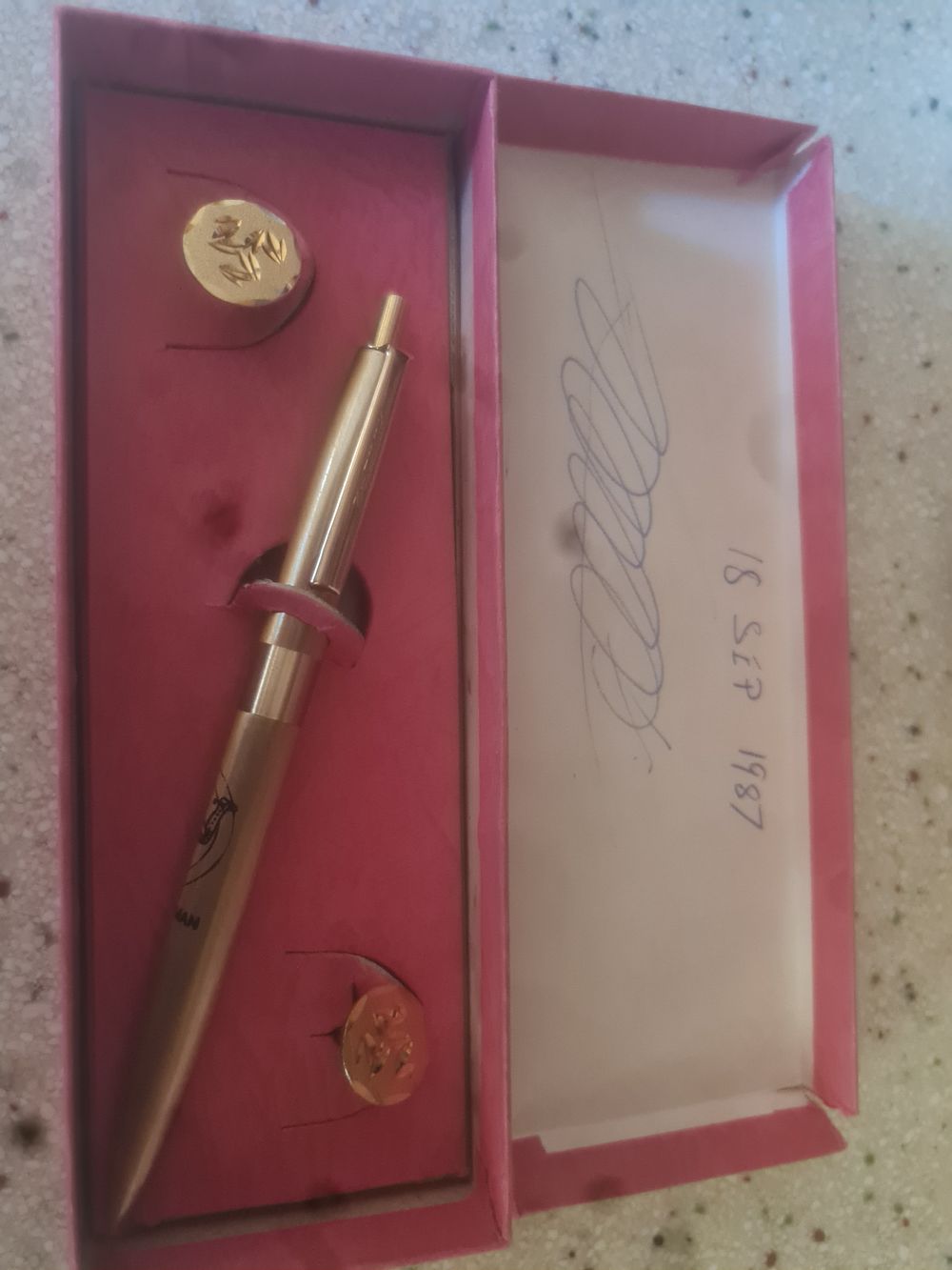 Lot 13b: Isle of man pen and culflinks set