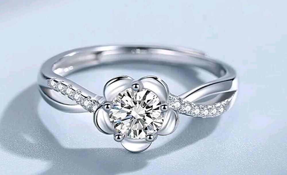 Lot 206: S925 ring