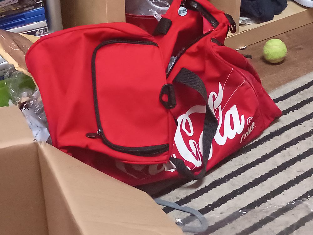 Lot 253: Vintage coca cola bag