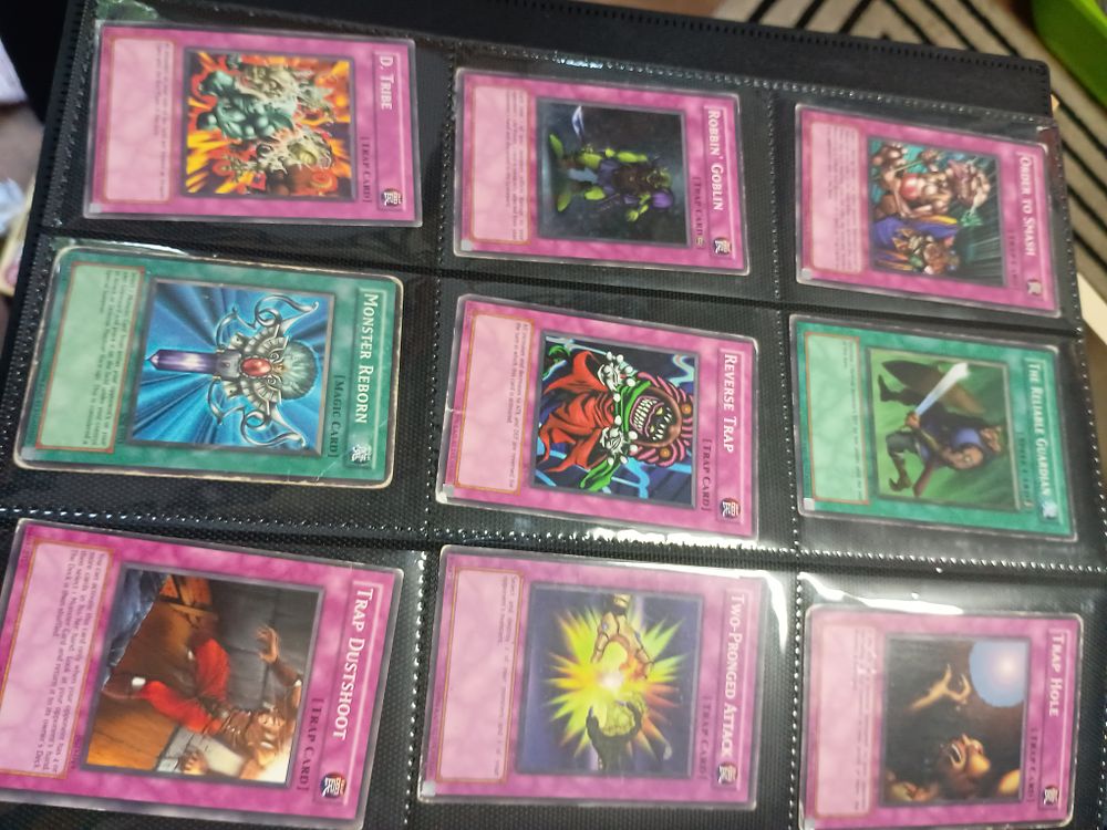Lot 235: Bundle of yo gioh cards