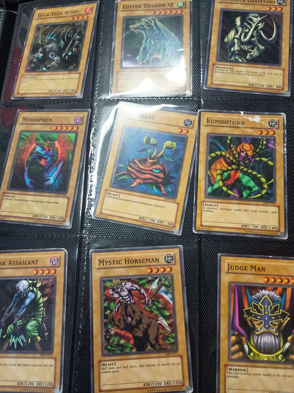 Lot 246: Bundle of yo gioh cards