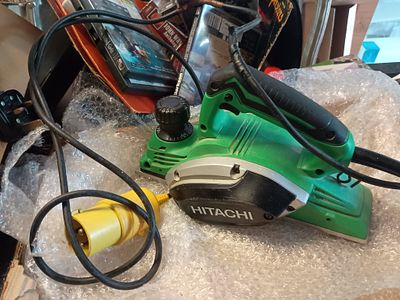 Hitachi sander working