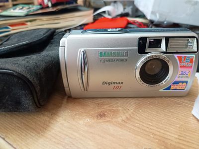 Samsung 1.3 mega pixels digital camera
