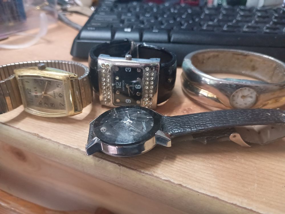 Lot 69: Watch lot