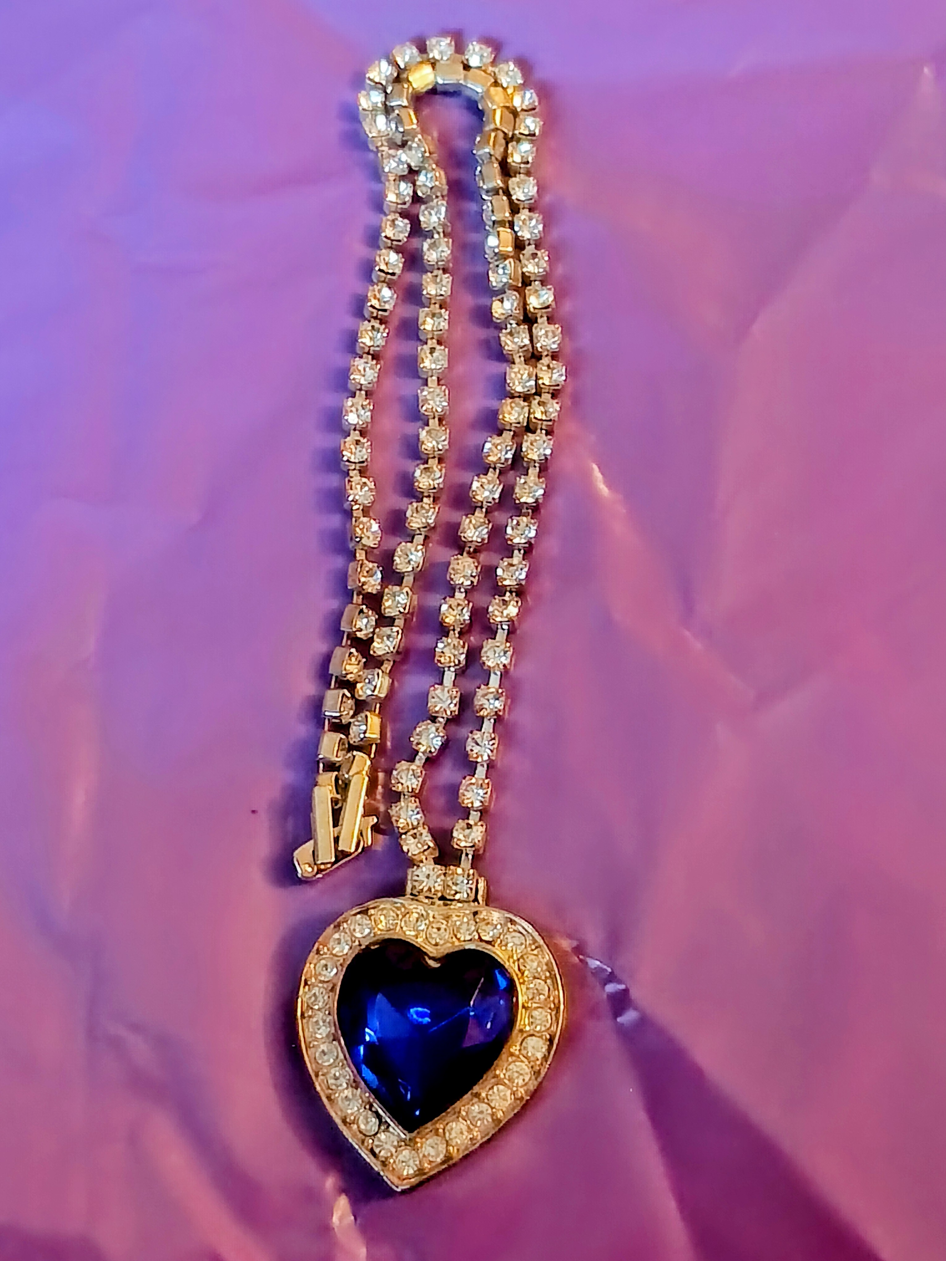 Ladies Beautiful Blue Heart Pendant With Diamante Chain
