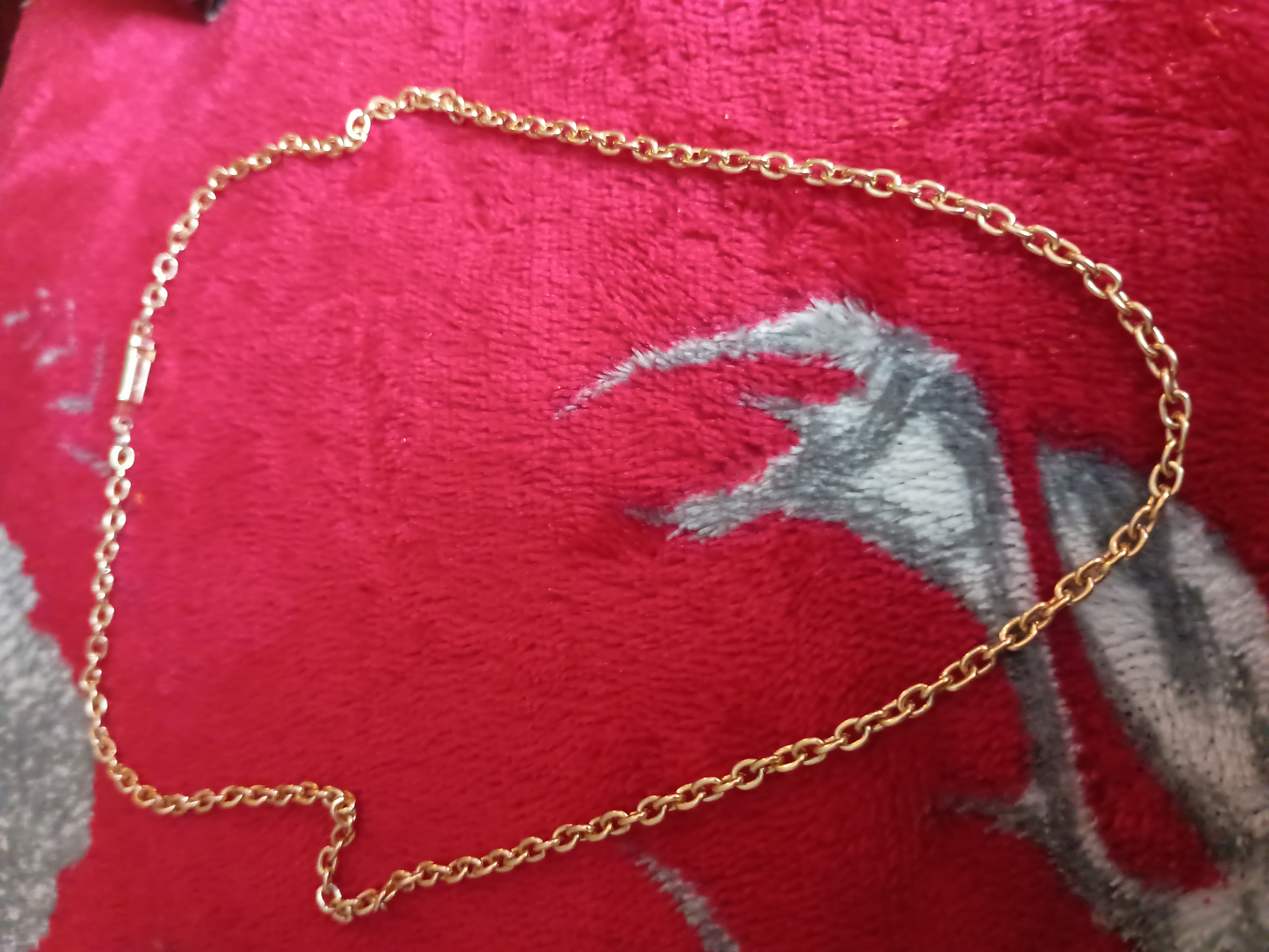 Very fine gold tone chain