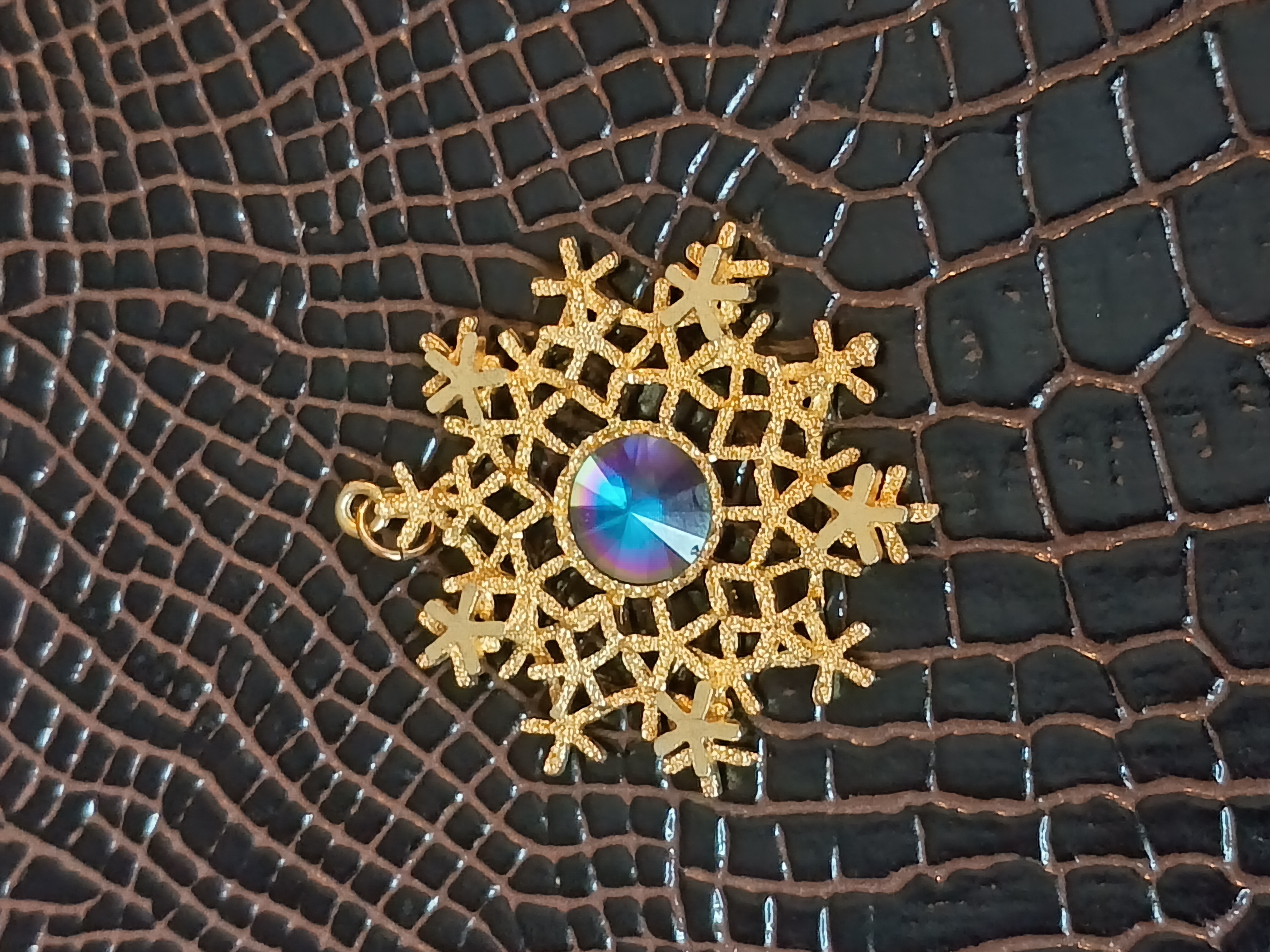 Beautiful iridescent Centre Stone Pendant
