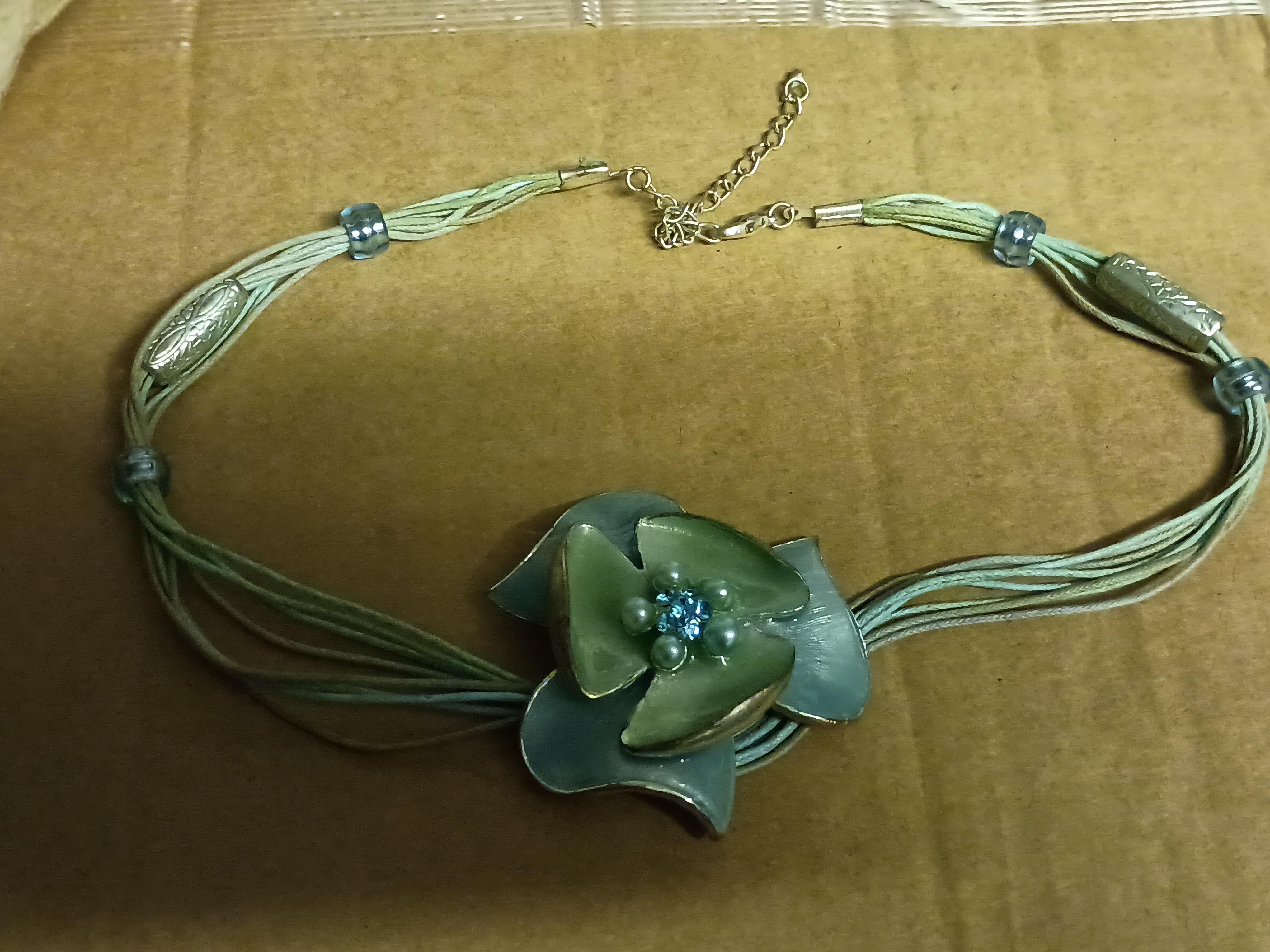 Beautiful large flower chain