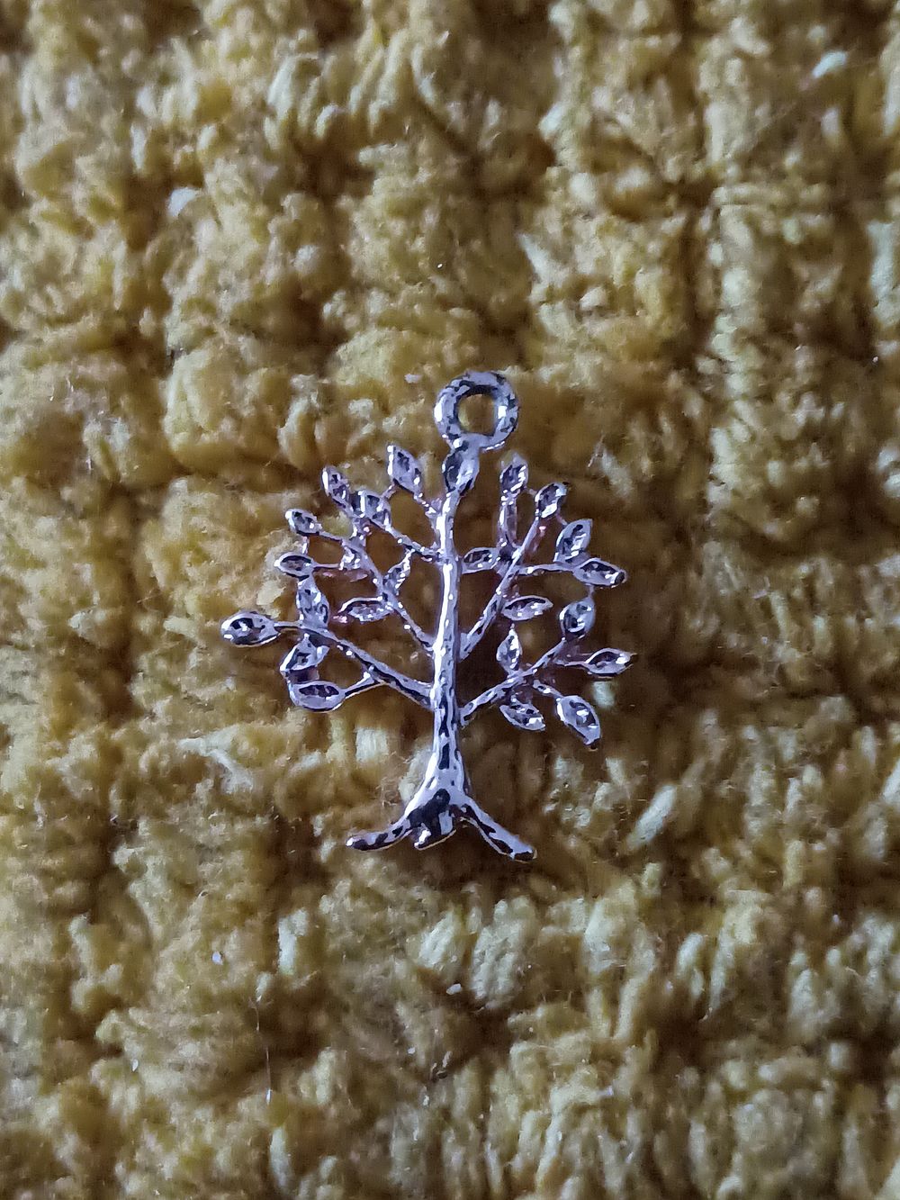 Lot 99a: Tree of life pendant