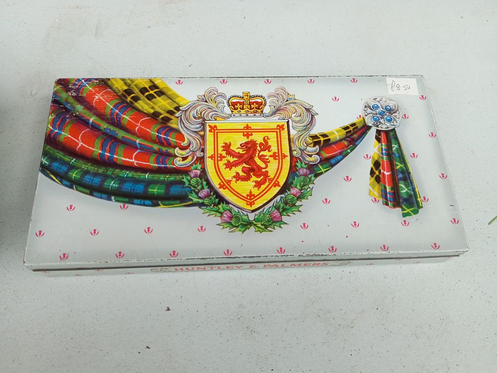 Lot 162: Large Scottish tin