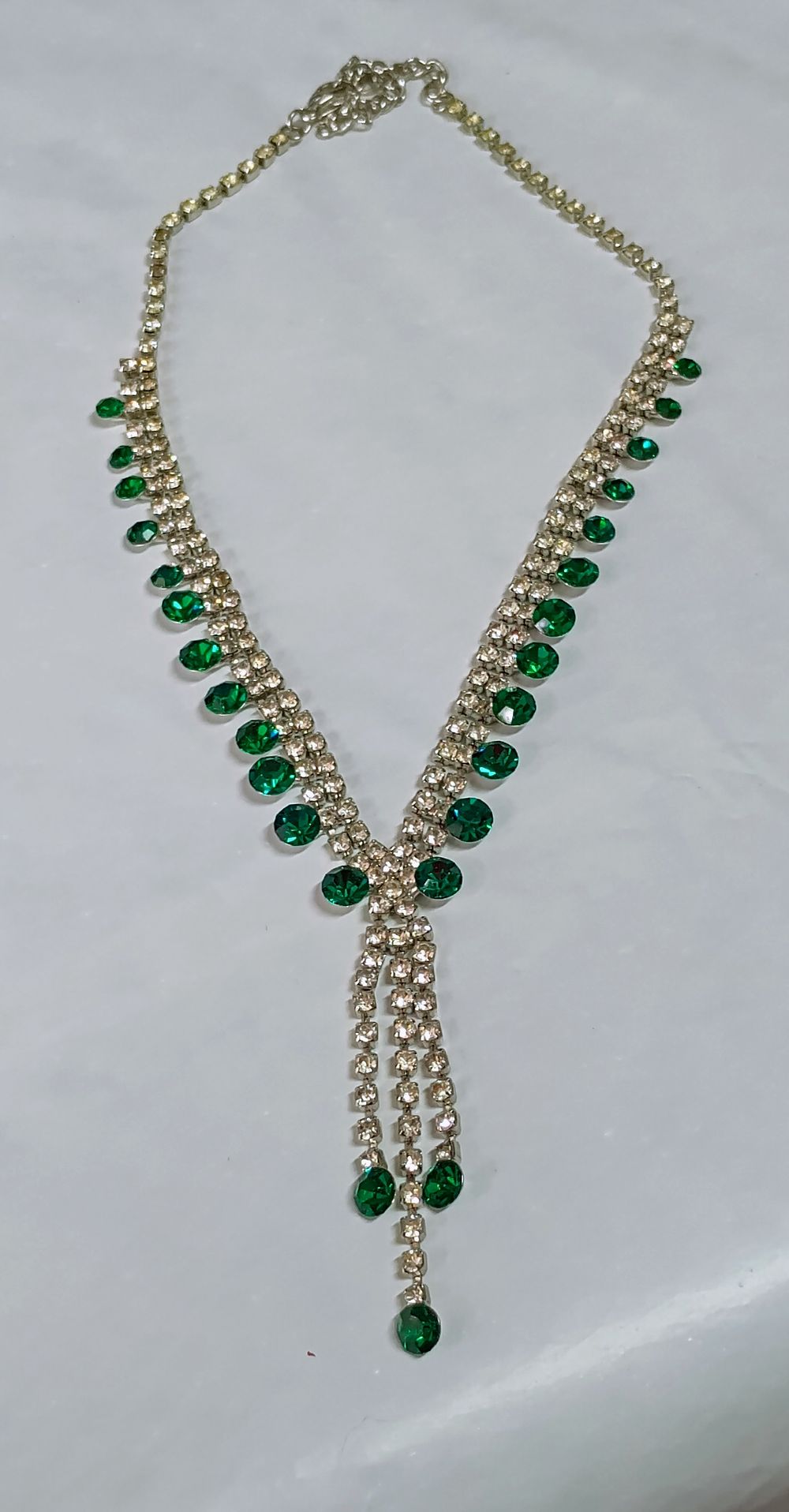 Lot 176: Beautiful Emerald Green Stone Necklace