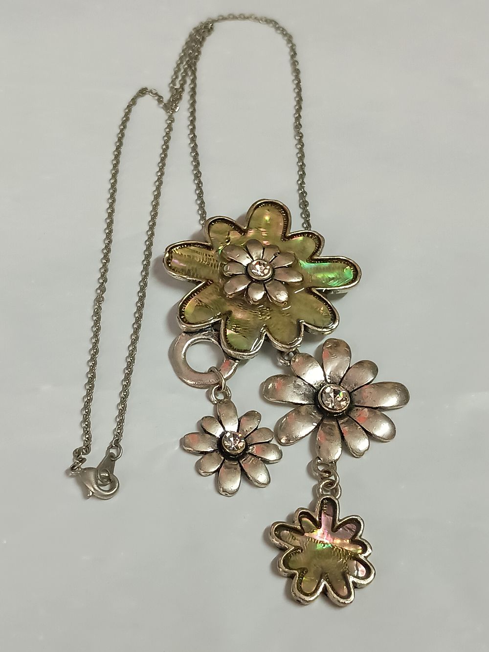 Lot 180: Ladies heavy Vintage Iridescent Pendant on chain