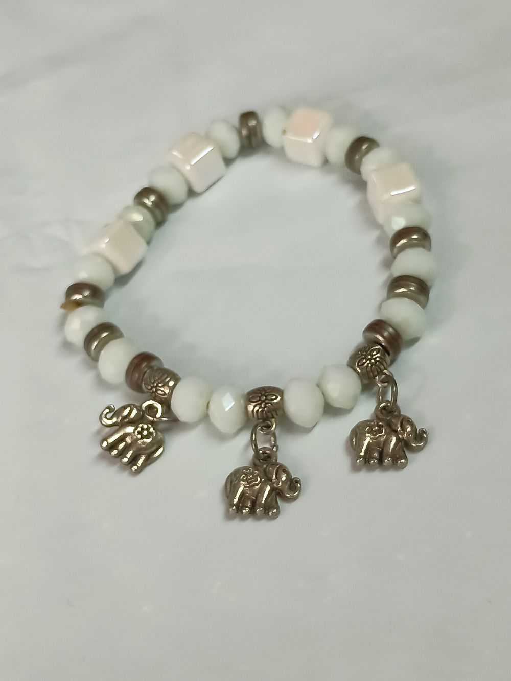 Lot 188: Beautiful Elephant pendant Bracelet